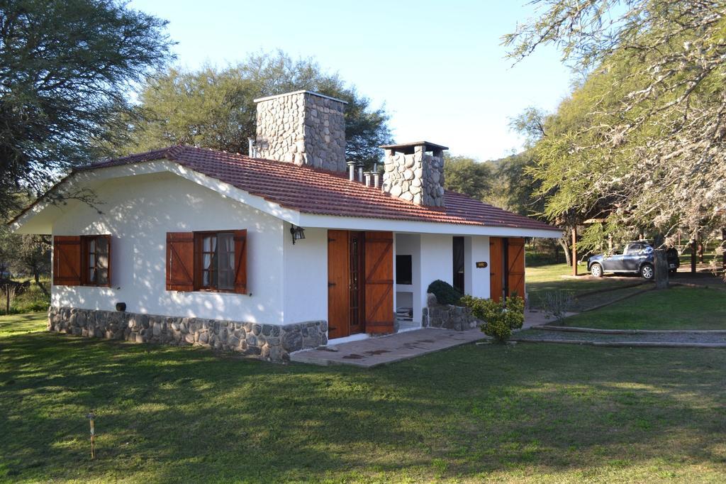Cabanas Los Algarrobos Villa General Belgrano Quarto foto